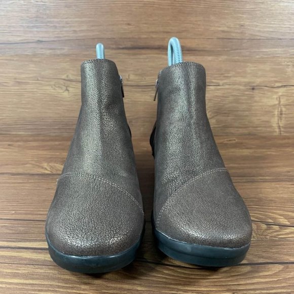 Clarks Cloudsteppers Caddell Bronze Booties Women’s Size 9.5 Wide - Picture 4 of 9
